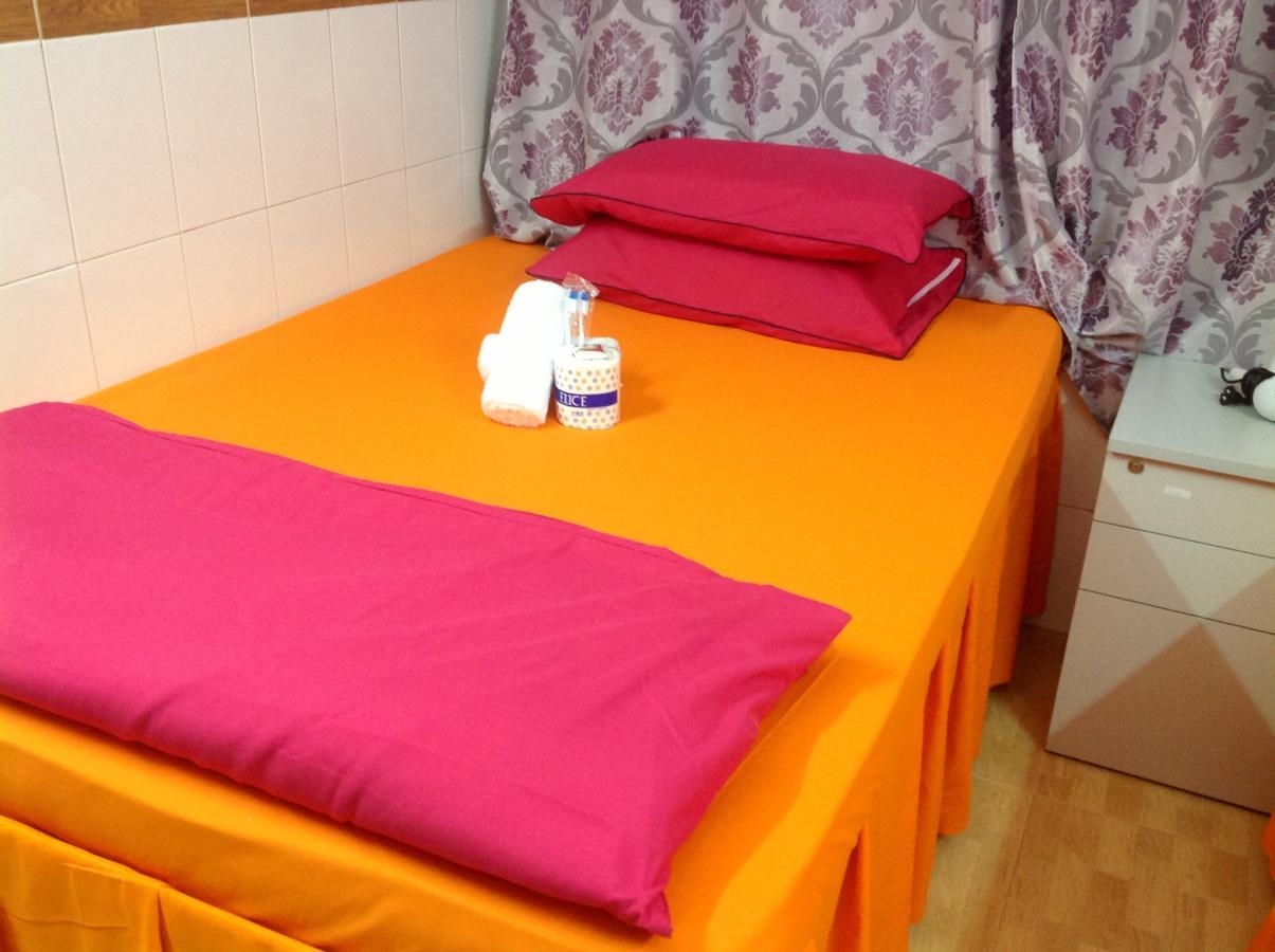 Golden Guest House Цзюлун Экстерьер фото